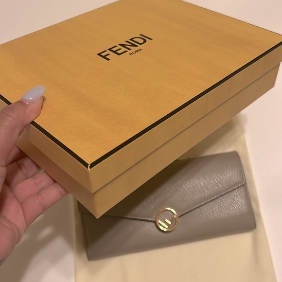 Fendi Logo Plaque Continental Wallet - Picture 9 of 17